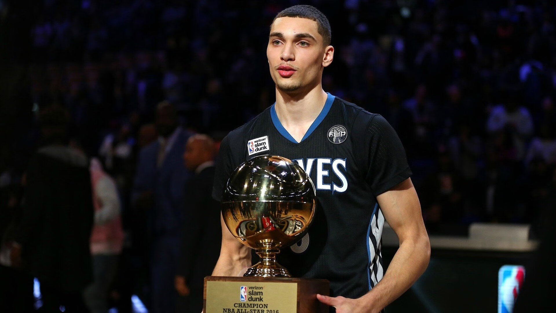 AYX体育官网-特色足球运动主题的城市景观夜景灯光设计创新不断，足球场夜景图片大全